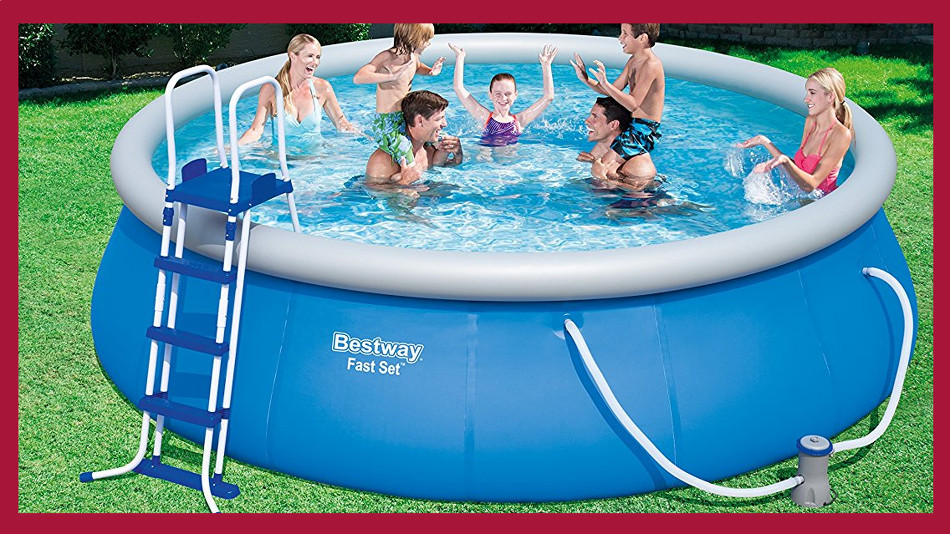 großes Poolset von Bestway mit Pumpe in Leiter im Set. Im Pool planschen sechs Personen